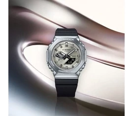 GBM-2100A-8BER Casio karóra
