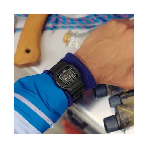 DW-5600MNC-1ER Casio karóra