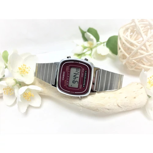 LA670WA-4 Casio Retro Női karóra